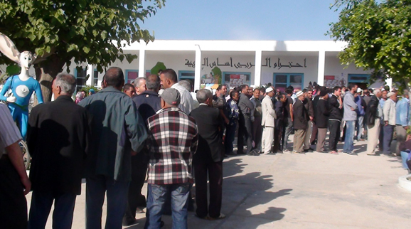 File d’électeurs
à La Manouba
(banlieue de  Tunis) le 23 octobre 2011.