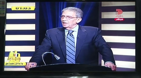 Amr Moussa  lors du débat
télévisé entre les deux favoris à l’élection présidentielle : une première pour l’Égypte.