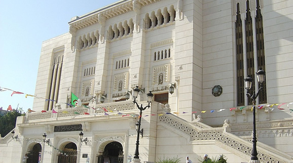 Université de Constantine. L’Algérie
dispense des formations dans les domaines
concernés par la colocalisation.