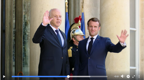 Le Président tunisien Kaïs Saïed accueilli à l'Élysée par le Président français Emmanuel Macron, lundi 22 juin 2020. © Capture vidéo Présidence tunisienne.